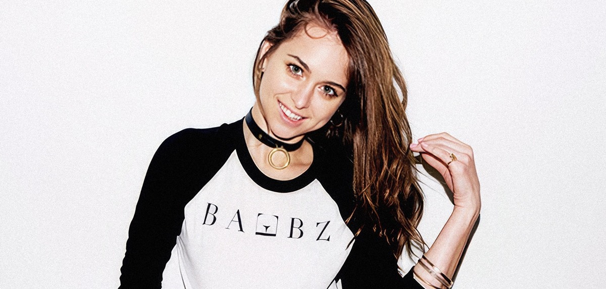 Riley Reid (Baeb, 2017) Petit Brunette Green Eyes Perfomer Nubile