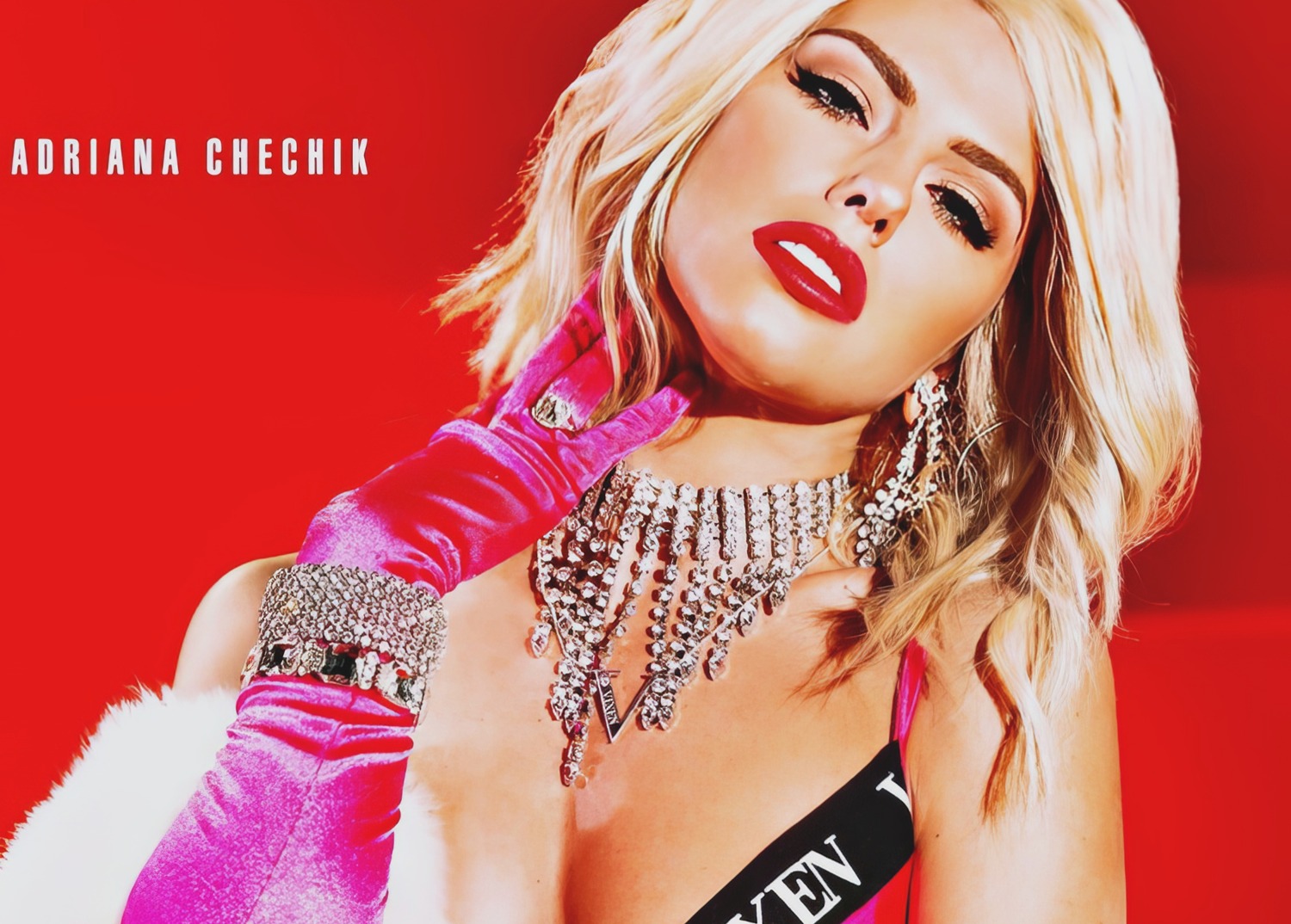 Adriana Chechik, como Madonna: Center of Attention (Tushy, 2019)