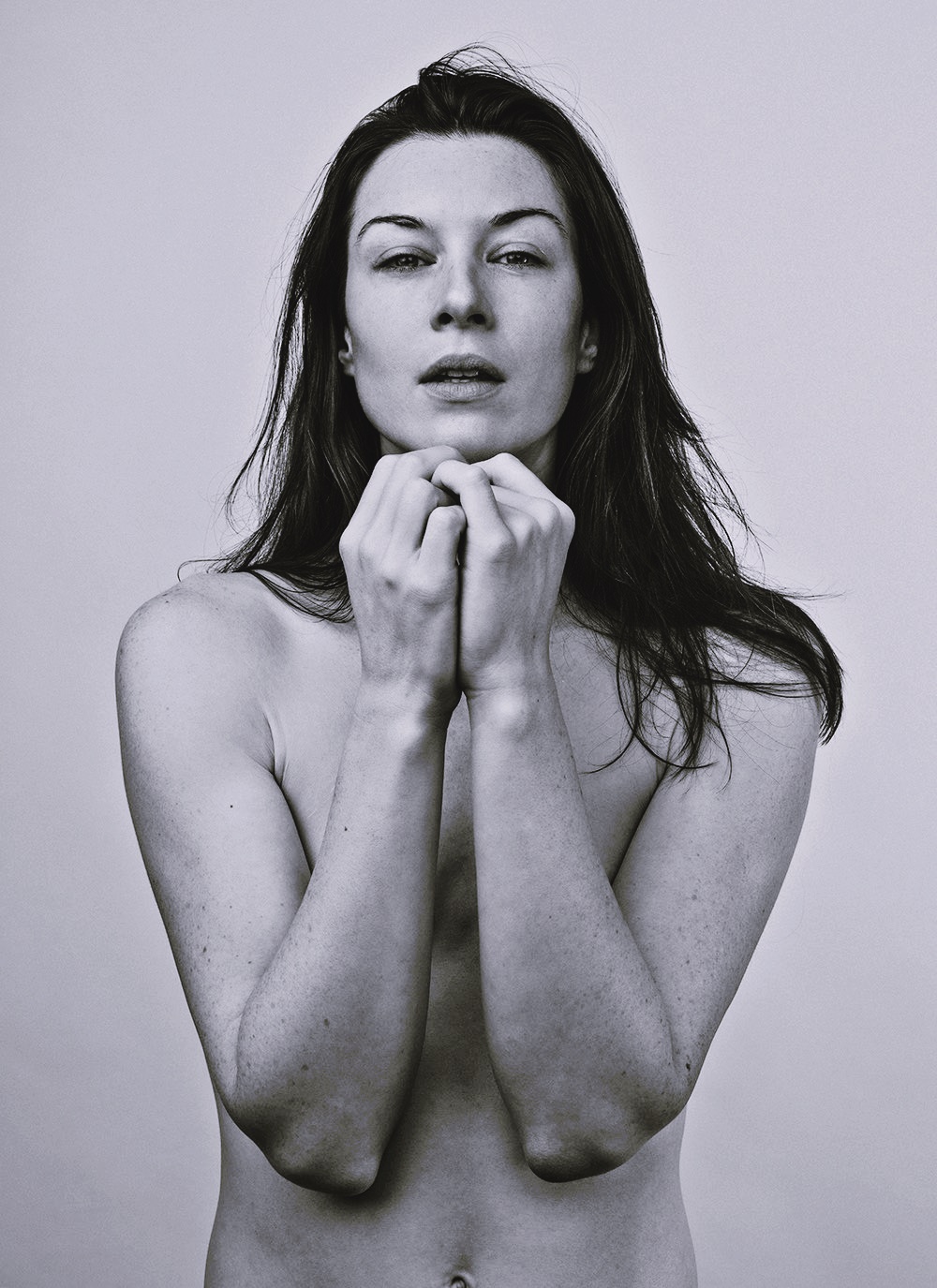 face portrait retired pornstar stoya a los 37 años de edad en blanco y negro en Stoya at 37 Years Old (2023)