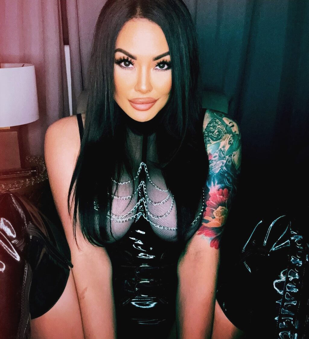 kaylani lei retired asian busty pornstar 43 años edad 2024 black bodysuit lingerie fetish