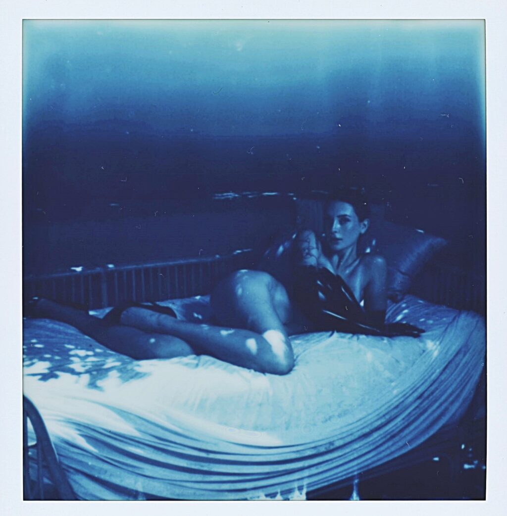 charlotte sins a los 27 años de edad en 2023 art porn fotografia alternativa xxx bdsm