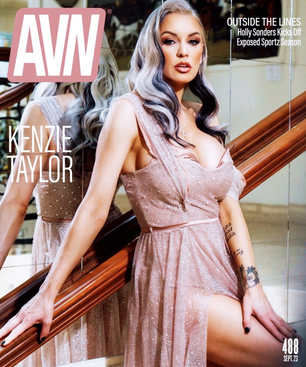 kenzie taylor milf bombshell pornstar a los 33 años de edad en avn magazine 2023 como fashion model