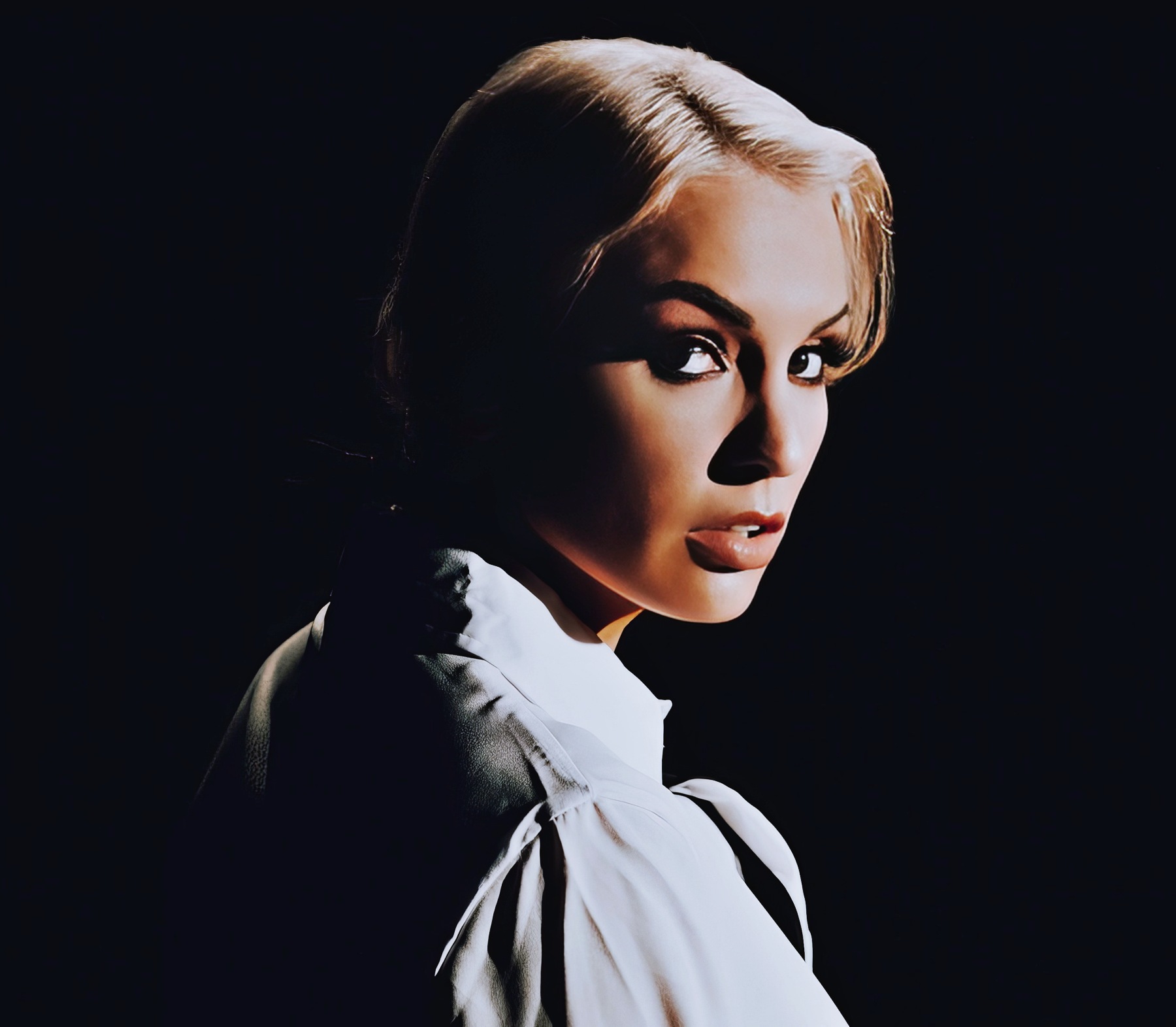 Kenzie Taylor as Glamour Blondage Model and Marilyn Monroe Reminiscent (2025)