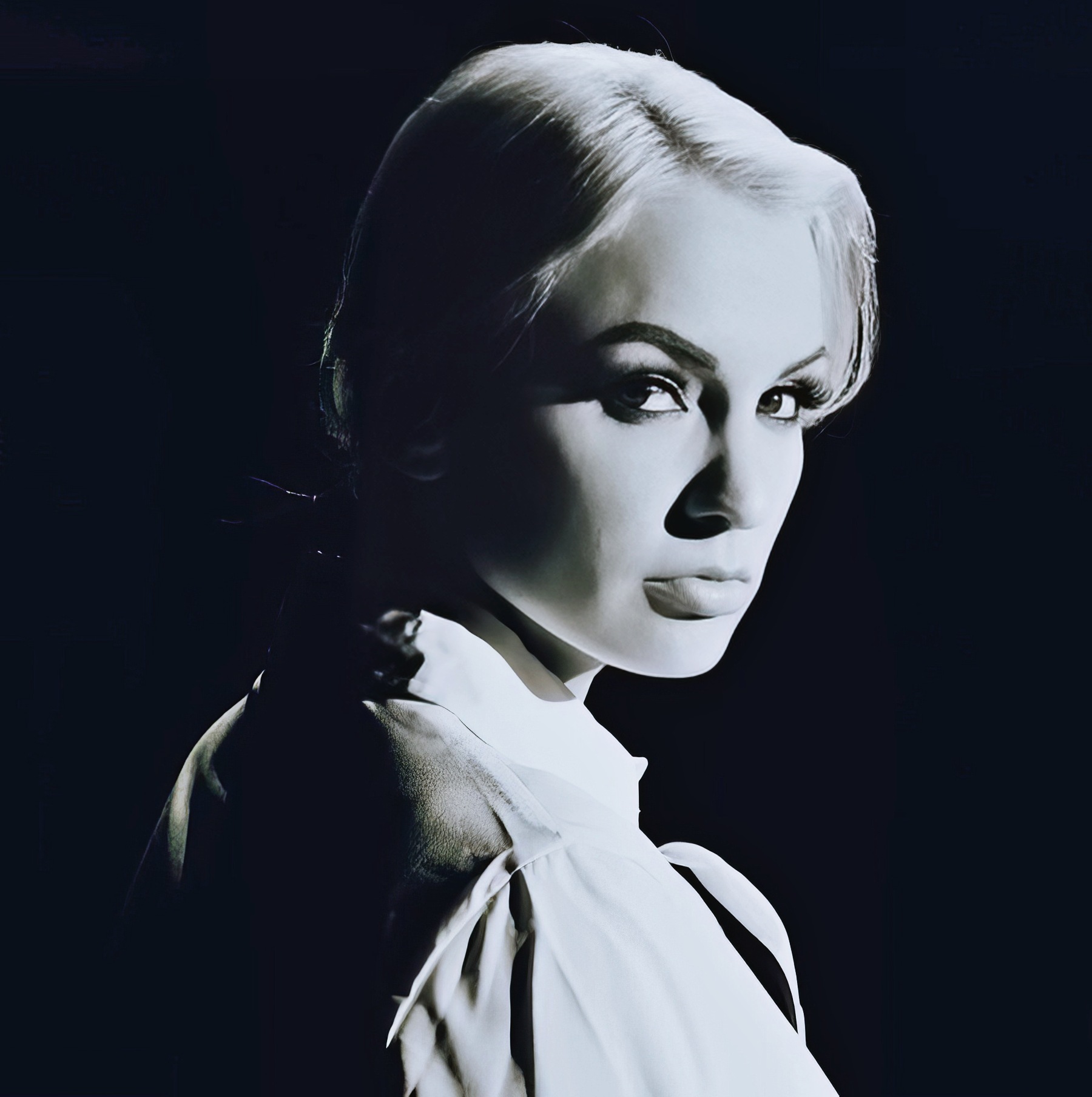 Kenzie Taylor as Glamour Blondage Model and Marilyn Monroe Reminiscent (2025)