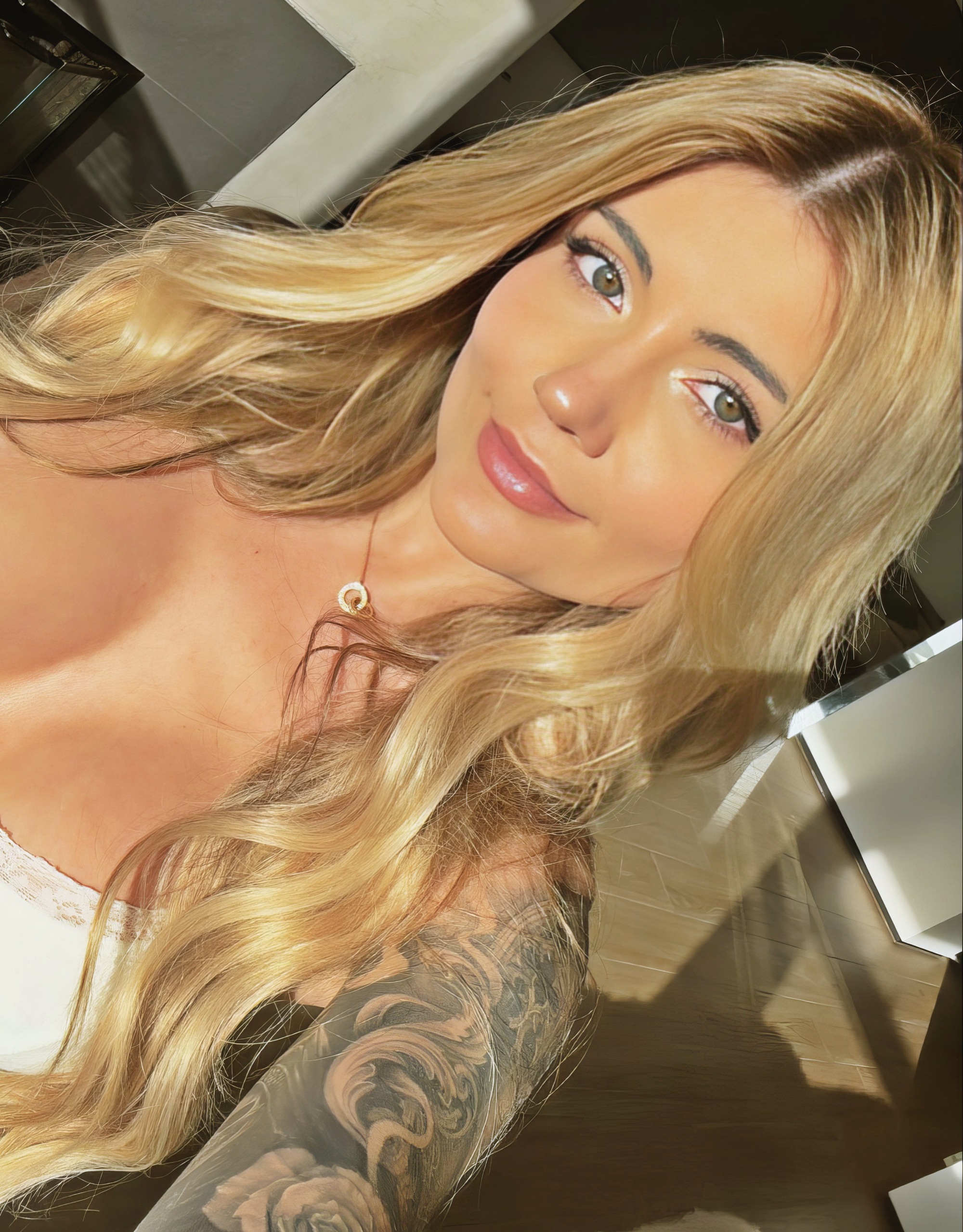 Adria Rae at 29 Years Old Birthday as Selfie Erotic Spiegel Girl as Blonde Hair and Big Busty Face Portrait (August, 2025)