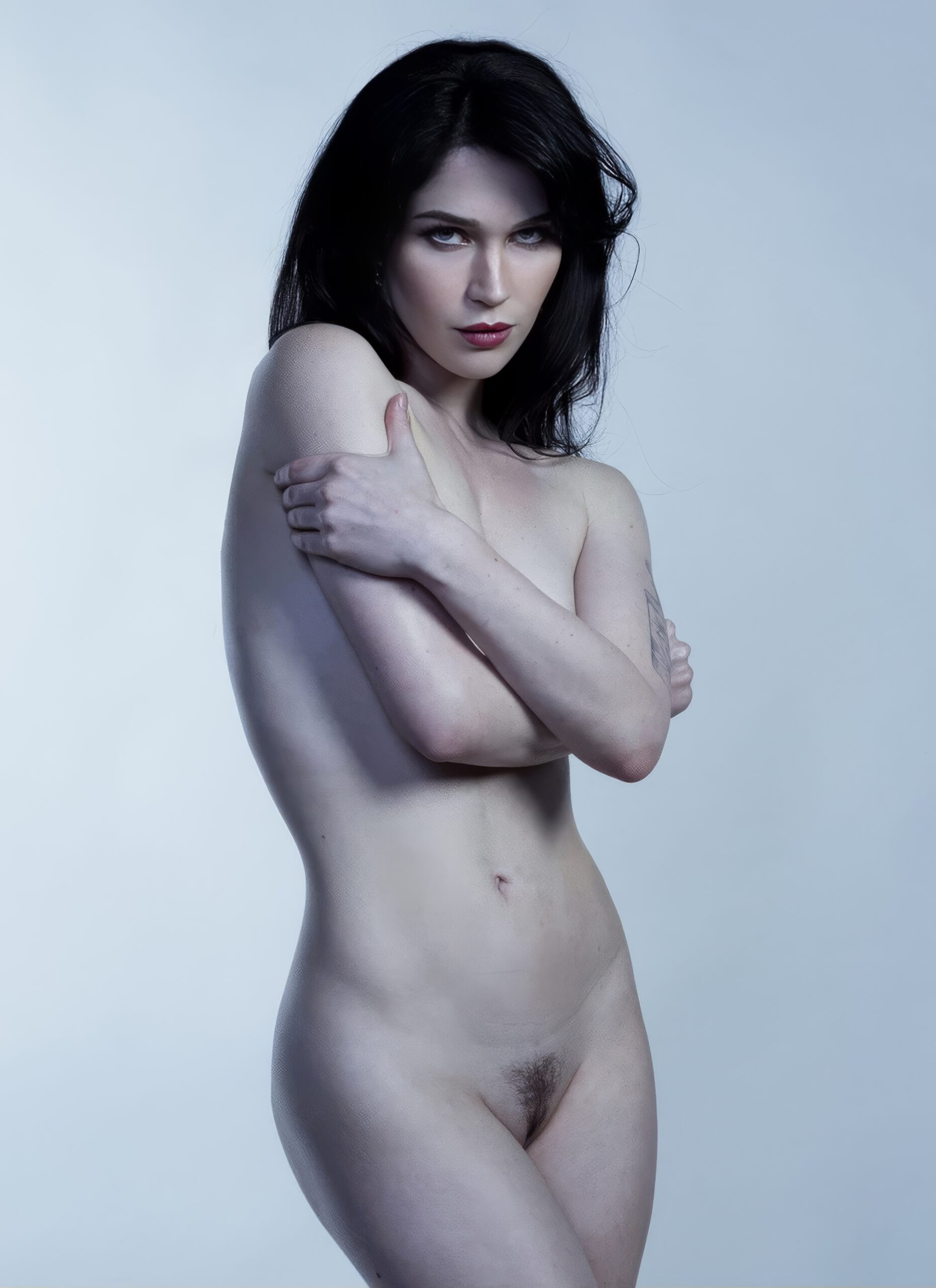 Evelyn Claire at 28 Years Old as Erotic Glamour Nude Model Natural Portrait (2024)