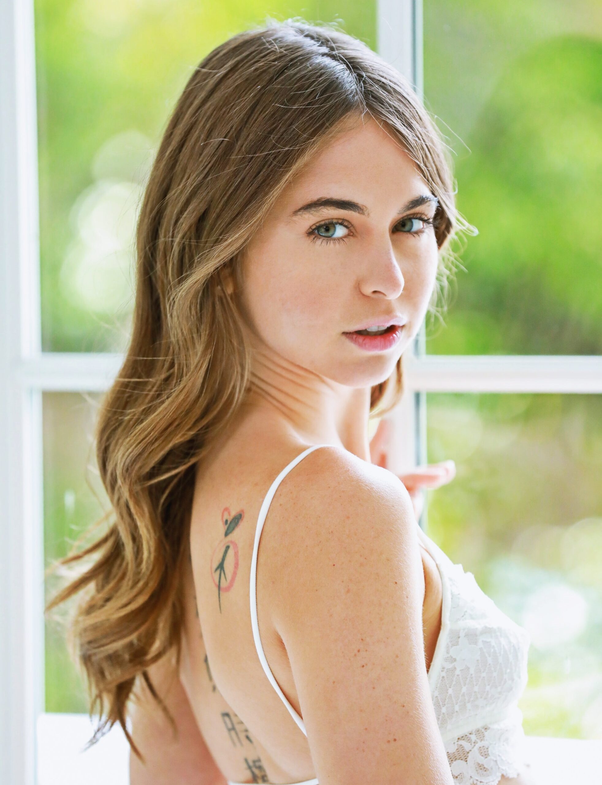 Riley Reid at 27 Years Old: Take My Girlfriend For Your Birthday (Tushy, 2018) Delicate Face Beauty Green Eyes Portrait