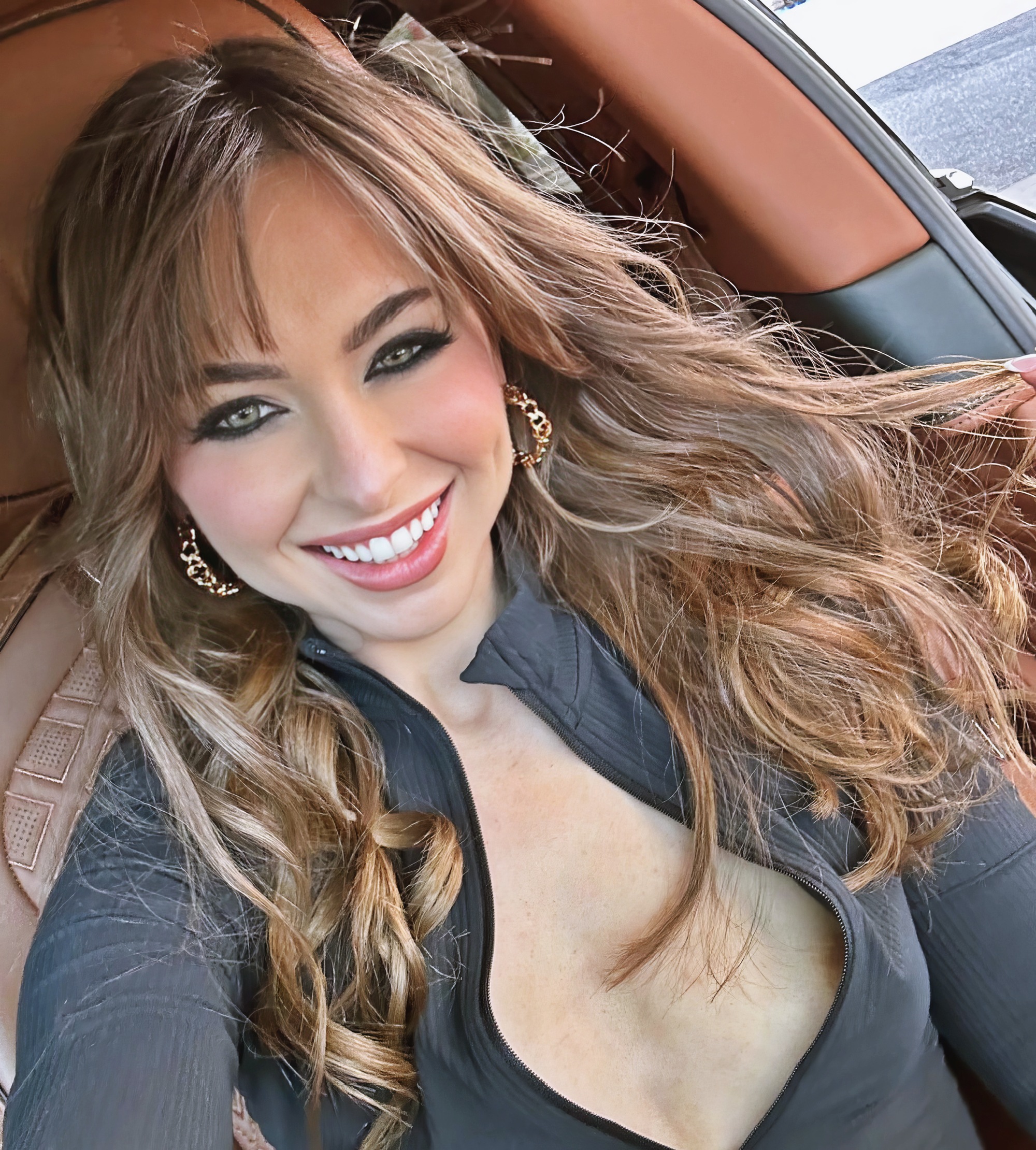 Riley Reid at 34 Years Old Birthday: Selfie Spieger Retired Brunette MILF Natural Black Tight Sexy Dress (July, 2025)