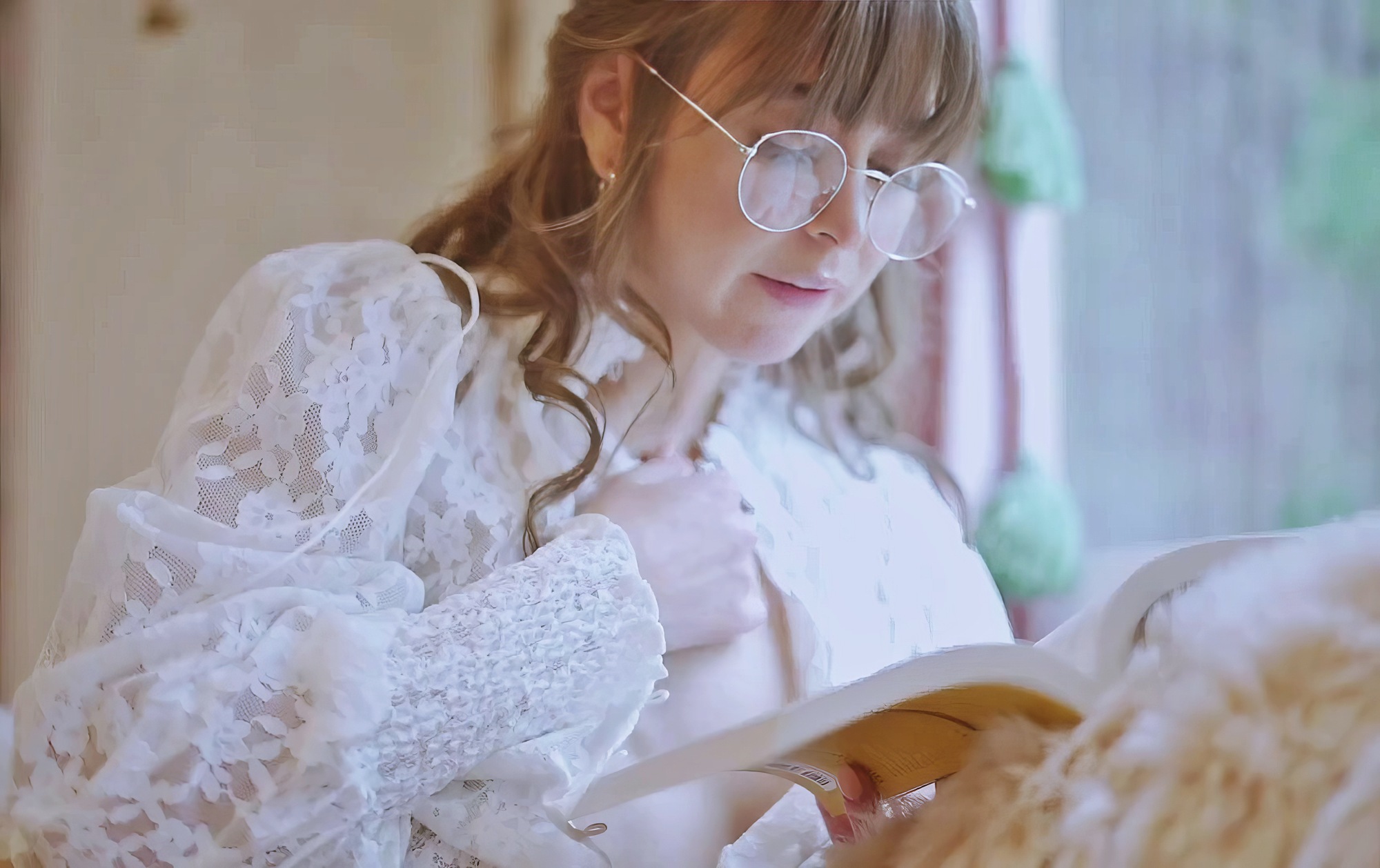 Riley Reid, Solo: Reading I'd Die For You by Scott Fitzgerald (2023) White Lingerie Delicate MILF Solo Tease