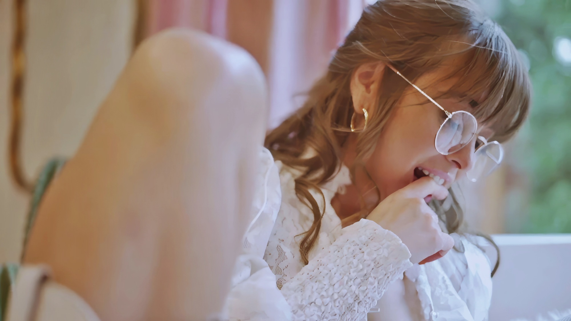 Riley Reid, Solo: Reading I'd Die For You by Scott Fitzgerald (2023) White Lingerie Delicate MILF Solo Tease