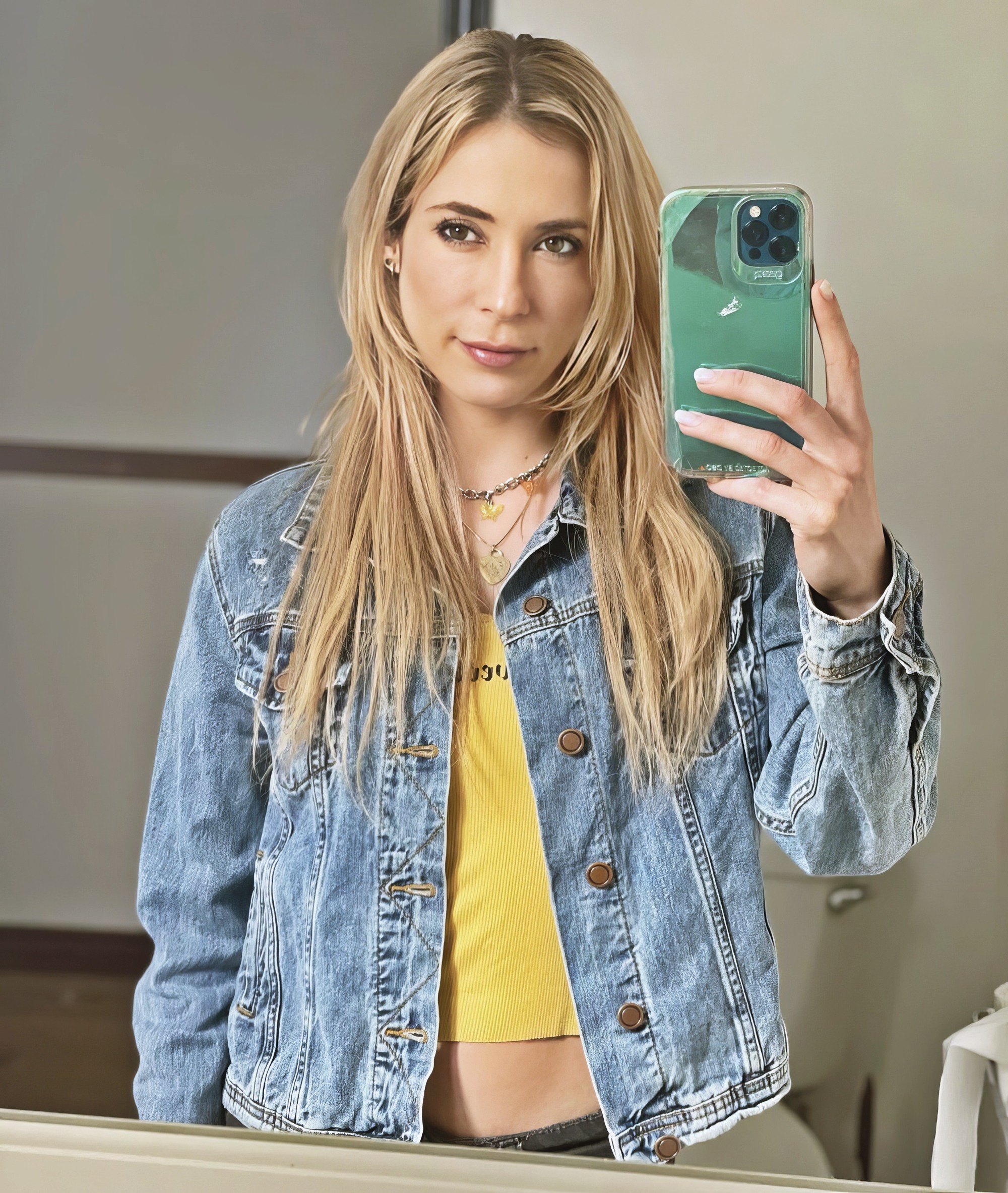 Aiden Ashley at 30 Years Old as Selfie Spiegel Girl and Centerfold Erotic Model Slender Natural Petit Blonde (2020)