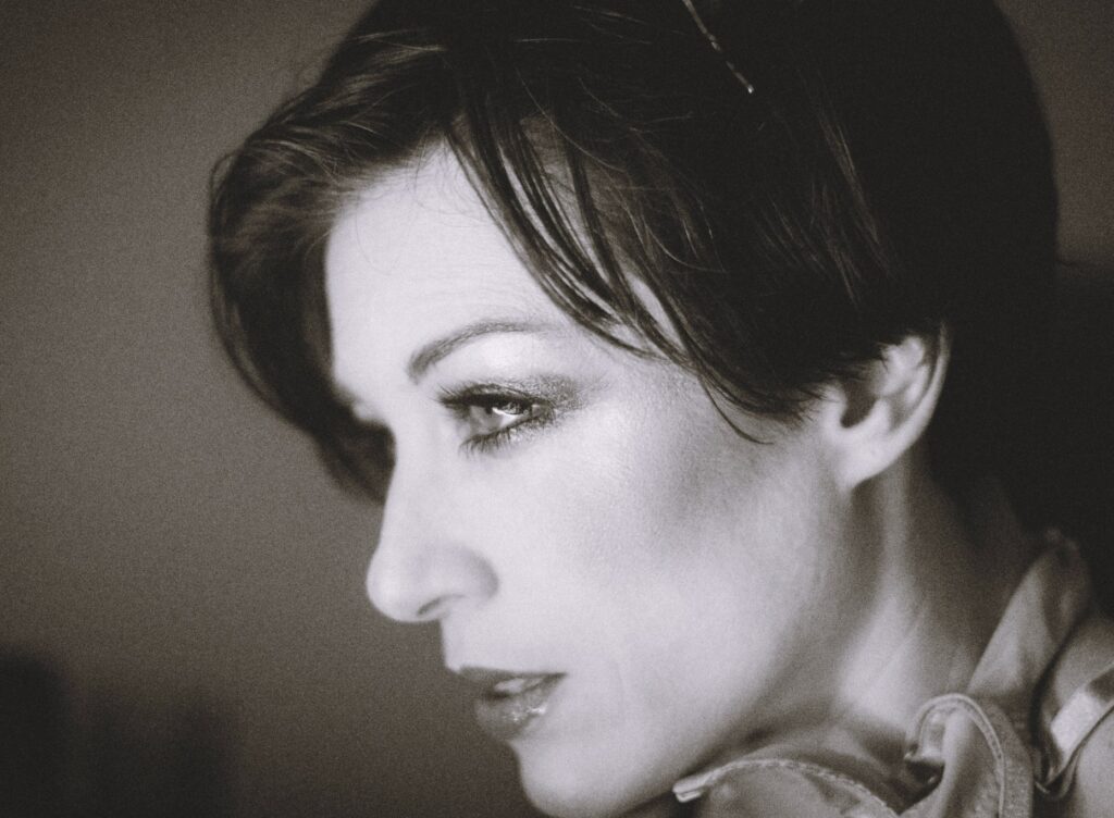 stoya brunette natural pornstar retired a los 37 años de edad en 2023 en fotografías como modelo erótica face portrait