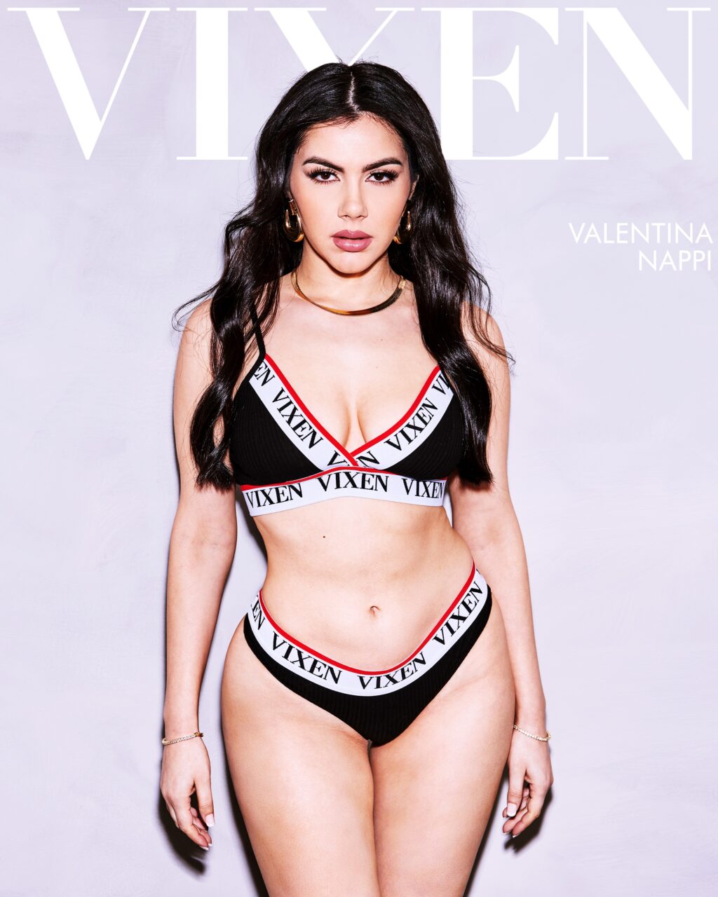 valentina nappi italian natural brunette milf pornstar a los 32 años de edad con bikini swimwear negro de vixen brand en 2023
