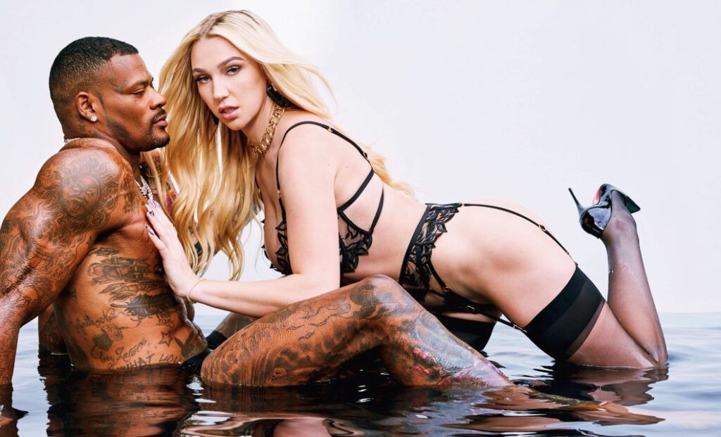 kendra sunderland natural busty pornstar 28 años edad 2023 porn comeback black lingerie