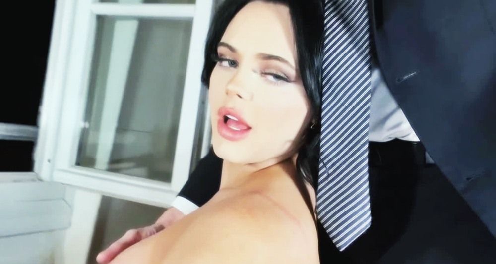June Heale at 23 Years Old as TS-Girl Shemale Perfomer Pornstar Blue Eyes Brunette Busty Sex Bed (2023-2024)